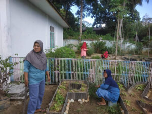 Read more about the article Pemdes Limau Manis Gotong Royong di Lingkungan Kantor Desa Limau Manis