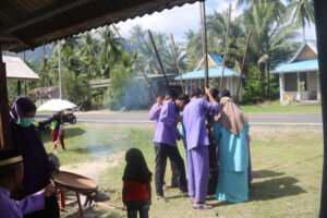 Read more about the article Tradisi Bermain Alu Digemari Anak Muda Masa Kini di Desa Limau Manis