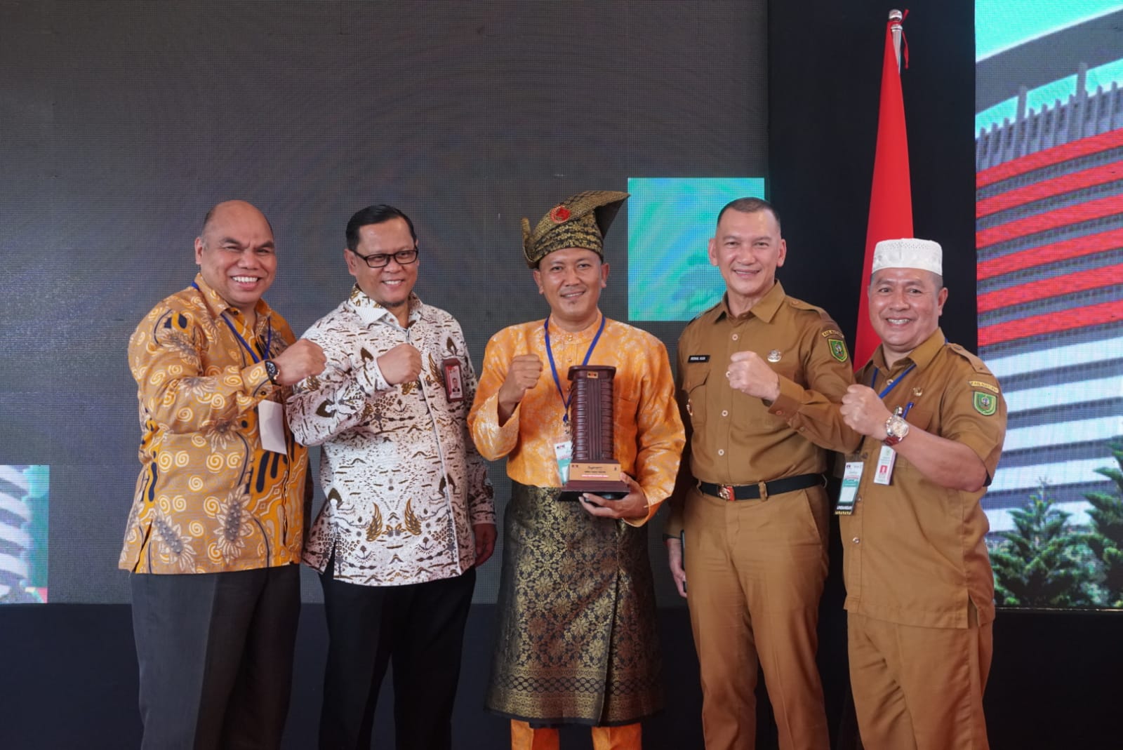 You are currently viewing Desa Limau Manis  Dikukuhkan Sebagai Desa Antikorupsi Oleh KPK RI