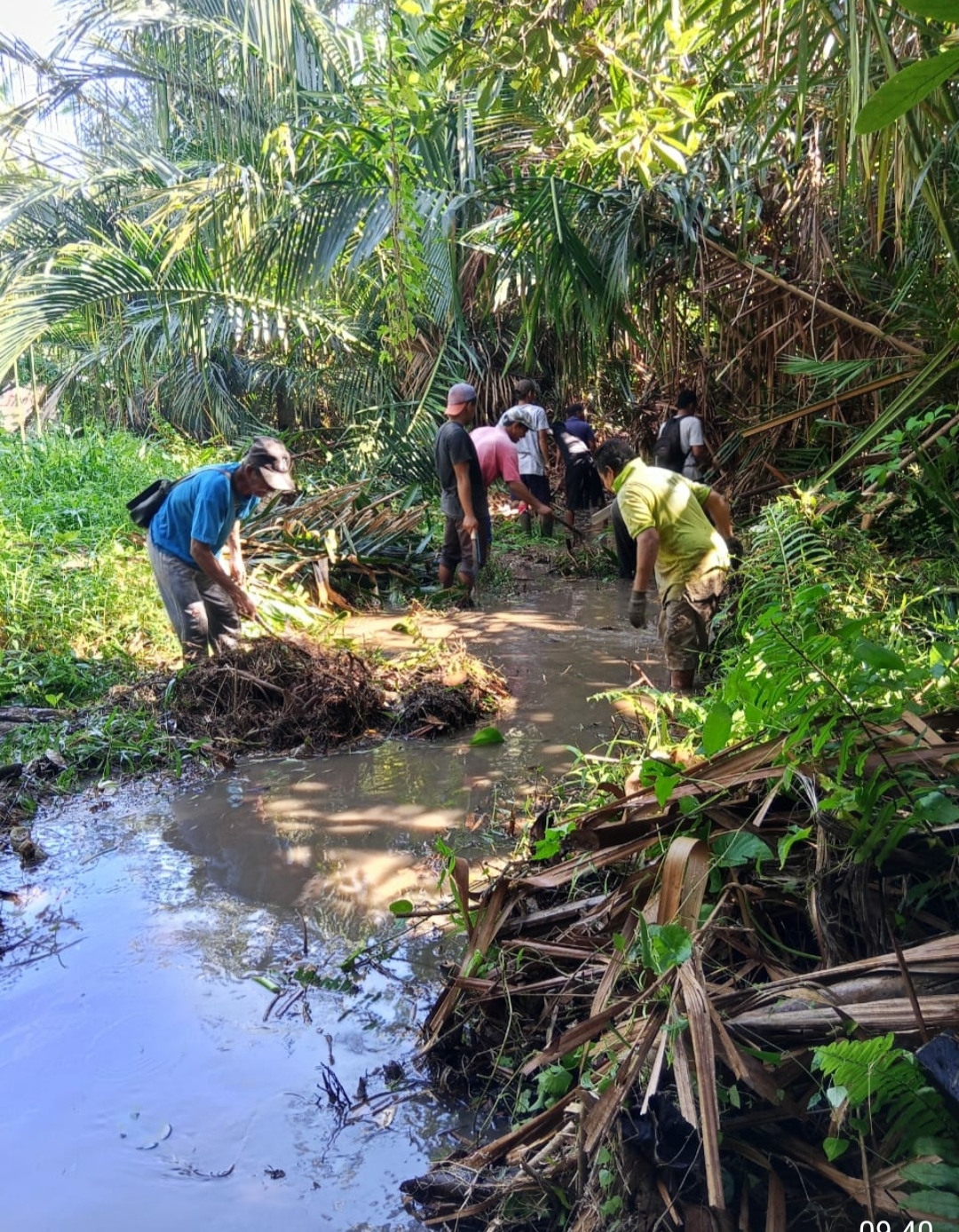 You are currently viewing KEGIATAN PADAT KARYA TUNAI DESA (PKTD) KEGIATAN PEMBERSIHAN ALIRAN SUNGAI AIR PANJANG TAHUN 2024