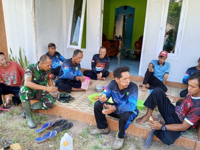 Read more about the article Semangat Gotong Royong Kepala Desa Limau Manis , Bapak Zarkawi, S.E,Sy Bersama Aparatur Desa Limau Manis