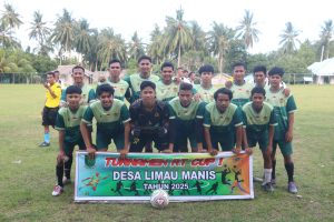 Read more about the article Turnamen Sepak Bola RT CUP di Desa Limau Manis , RT 03 VS RT 04 Pertarungan Sengit