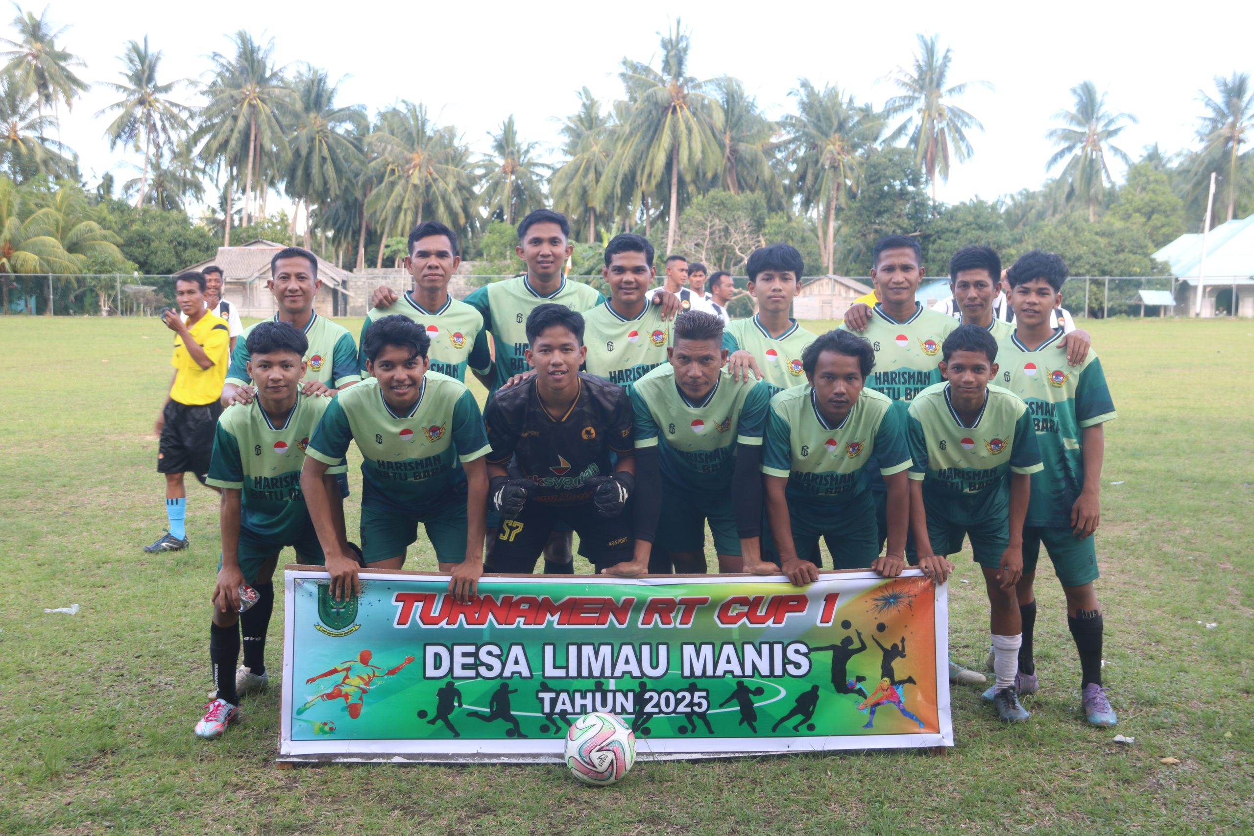 You are currently viewing Turnamen Sepak Bola RT CUP di Desa Limau Manis , RT 03 VS RT 04 Pertarungan Sengit